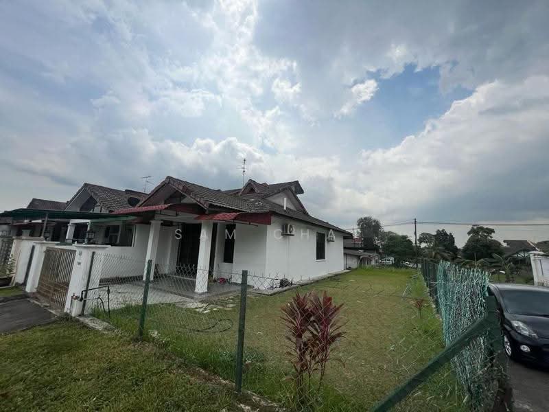 Rumah Teres 1.5-Tingkat untuk Dijual di Taman Molek (Johor Bahru) - Sam Chai - Exterior - PropertyGuru.com.my