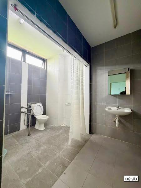 Commercial Semi-D for Rent in Klang (Selangor) - Cassey Lim - Bathroom - PropertyGuru.com.my