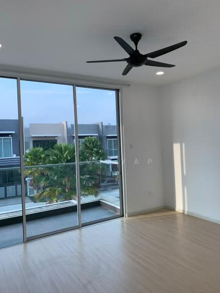 2-storey Terraced House for Rent in Bandar Putra Permai (Seri Kembangan) - Vivi Yap - Balcony - PropertyGuru.com.my