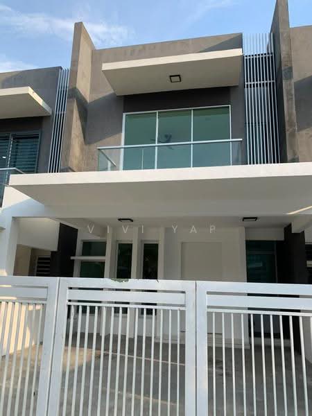 2-storey Terraced House for Rent in Bandar Putra Permai (Seri Kembangan) - Vivi Yap - Exterior - PropertyGuru.com.my