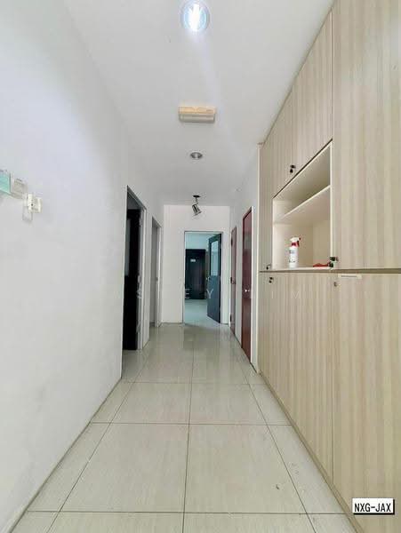 Commercial Semi-D for Sale in Klang (Selangor) - Cassey Lim - Corridor - PropertyGuru.com.my