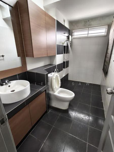 Rumah Teres 2-Tingkat untuk Disewa di Taman Bukit Bayu Senai (Kulai) - Valerie Saw - Bathroom - PropertyGuru.com.my