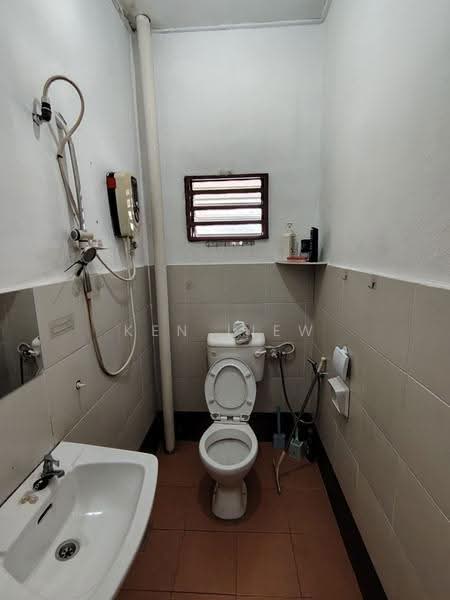 Rumah Teres 2-Tingkat untuk Disewa di Kelapa Sawit (Kulai) - Ken Liew - Bathroom - PropertyGuru.com.my