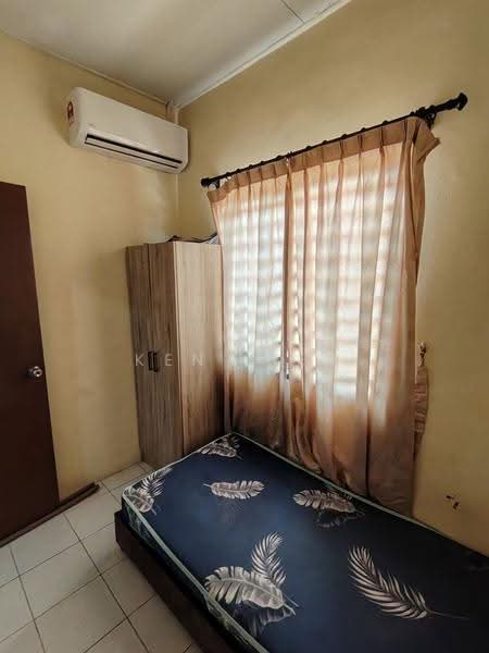 Rumah Teres 2-Tingkat untuk Disewa di Kelapa Sawit (Kulai) - Ken Liew - Bedroom - PropertyGuru.com.my