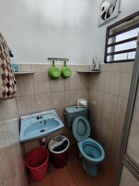 Rumah Teres 2-Tingkat untuk Disewa di Kelapa Sawit (Kulai) - Ken Liew - Bathroom - PropertyGuru.com.my