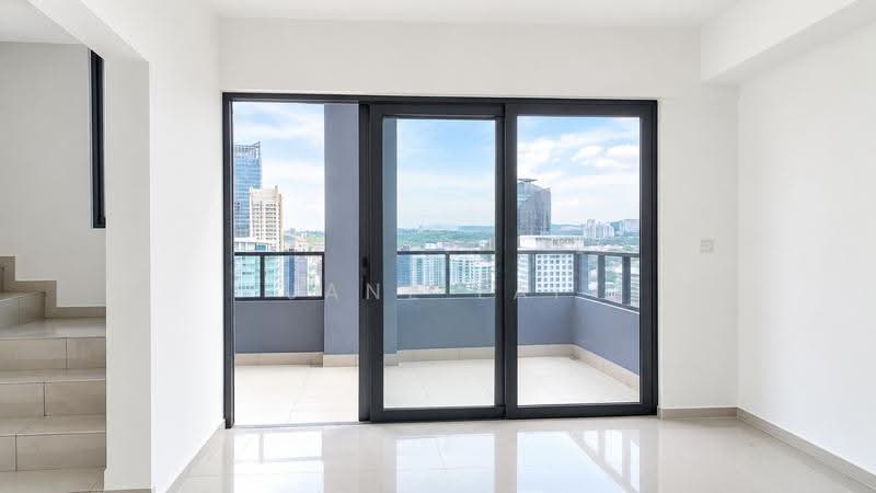 Kediaman Servis untuk Dijual di Residensi Estetik 8 (Est8) - Jane Lai - Balcony - PropertyGuru.com.my