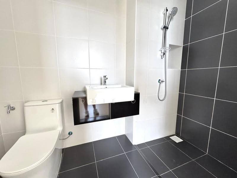 Cluster House for Sale in Eco Botanic (Iskandar Puteri (Nusajaya)) - Eddie Ong - Bathroom - PropertyGuru.com.my