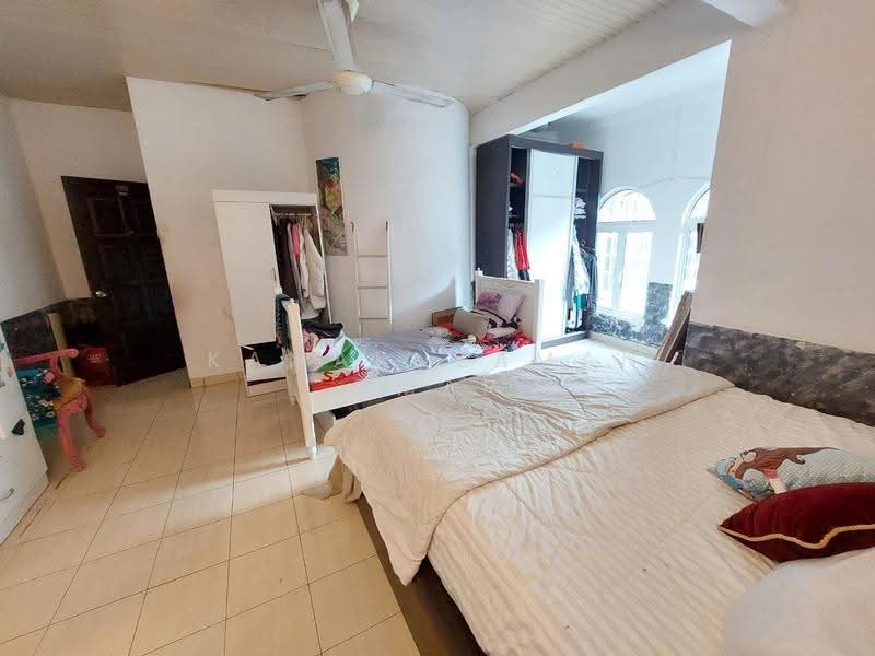 Bungalow House for Sale in Taman Melawati (Ulu Kelang) - Kamaruzaman Omar - Bedroom - PropertyGuru.com.my