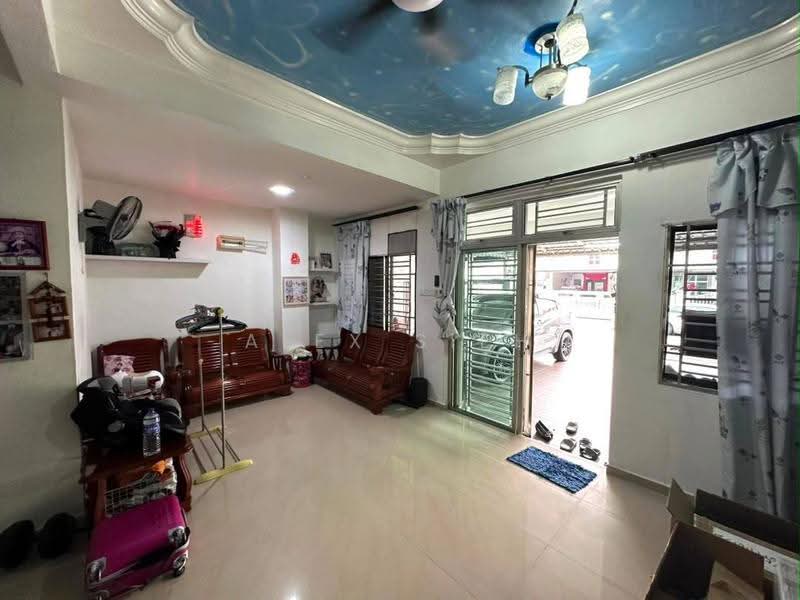 2-storey Terraced House for Sale in Johor Bahru (Johor) - Alex Sieh - Living Room - PropertyGuru.com.my