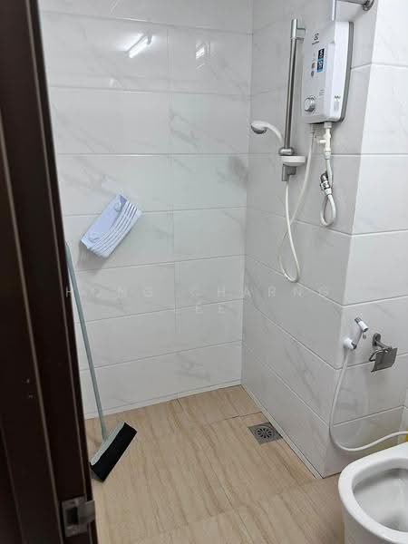 Kediaman Servis untuk Disewa di Country Garden Central Park - Hong Charng Lee - Bathroom - PropertyGuru.com.my
