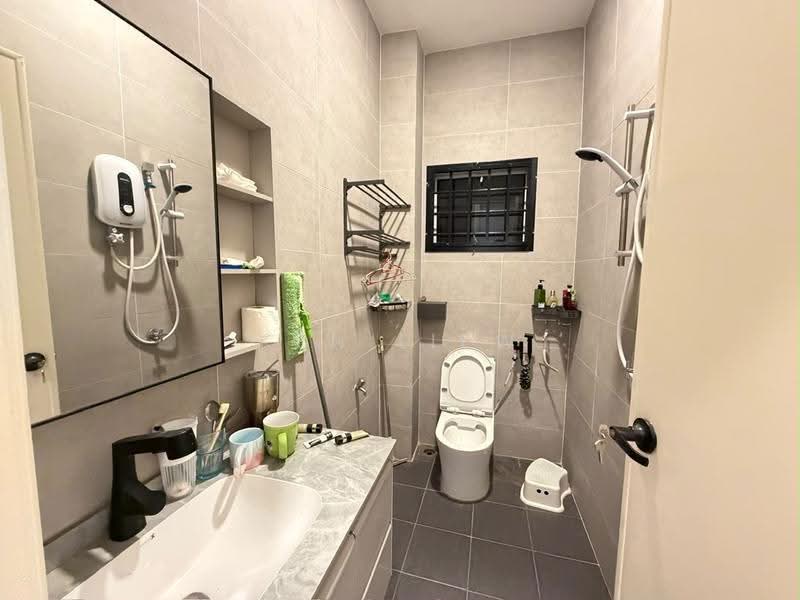 Rumah Teres 2-Tingkat untuk Disewa di Bandar Indahpura (Kulai) - Ken Liew - Bathroom - PropertyGuru.com.my