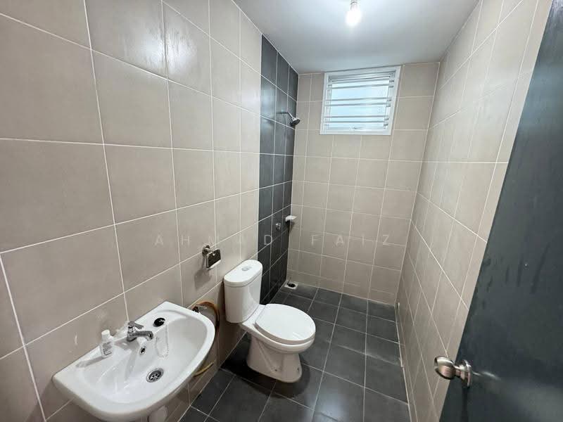 1-storey Terraced House for Rent in Dengkil (Selangor) - Ahmad Faiz - Bathroom - PropertyGuru.com.my