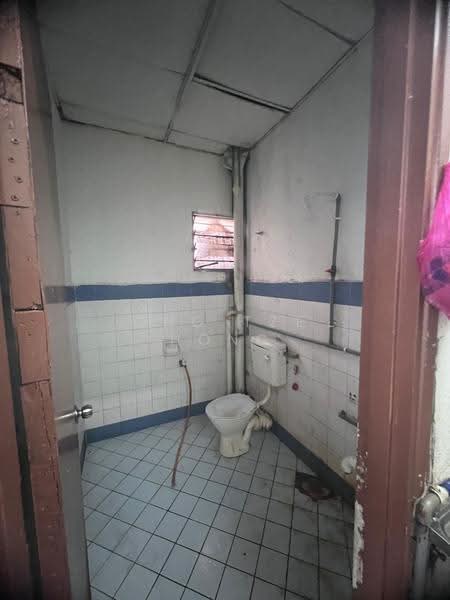 Shop / Office untuk Dijual di Kepong (Selangor) - ONG TZE HONG - Bathroom - PropertyGuru.com.my