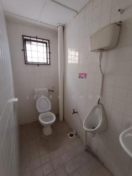 Shop / Office for Rent in Ipoh (Perak) - Jerry Chow - Bathroom - PropertyGuru.com.my