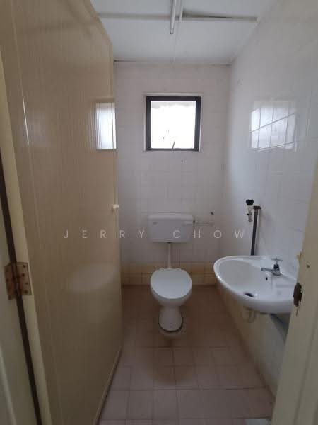Shop / Office for Rent in Ipoh (Perak) - Jerry Chow - Bathroom - PropertyGuru.com.my