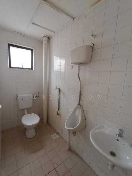 Shop / Office for Rent in Ipoh (Perak) - Jerry Chow - Bathroom - PropertyGuru.com.my