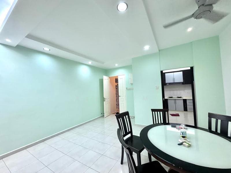 Kondominium untuk Disewa di Bayswater Resort Condominium - Alex Lim - Dining Room - PropertyGuru.com.my