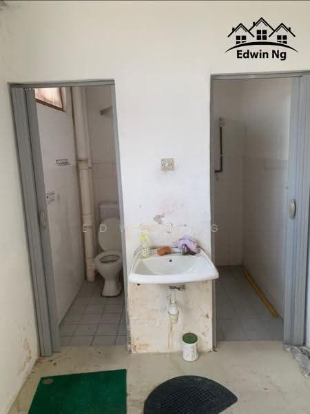 Shop for Rent in Bandar Machang Bubok (Bukit Mertajam) - Edwin Ng - Bathroom - PropertyGuru.com.my