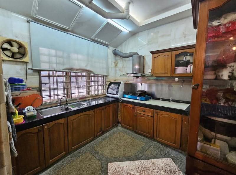 Terraced House for Sale in Batu 9 (Cheras) - Francis Thee - Kitchen - PropertyGuru.com.my
