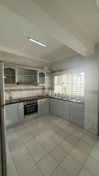 Kondominium untuk Disewa di Bungaraya Condominium - Emelia Chan - Kitchen - PropertyGuru.com.my