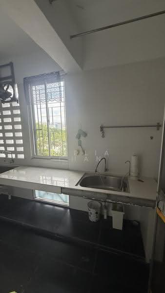 Kondominium untuk Disewa di Bungaraya Condominium - Emelia Chan - Kitchen - PropertyGuru.com.my