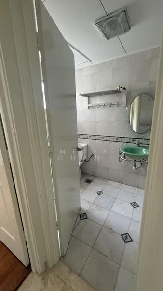 Kondominium untuk Disewa di Bungaraya Condominium - Emelia Chan - Bathroom - PropertyGuru.com.my