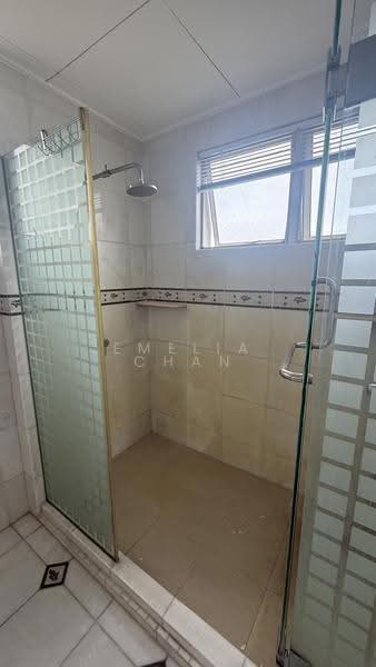 Kondominium untuk Disewa di Bungaraya Condominium - Emelia Chan - Bathroom - PropertyGuru.com.my