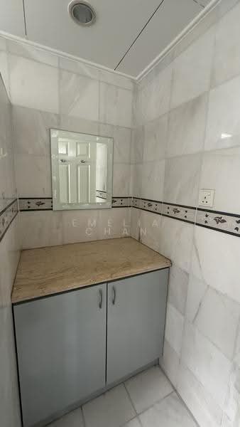 Kondominium untuk Disewa di Bungaraya Condominium - Emelia Chan - Bathroom - PropertyGuru.com.my