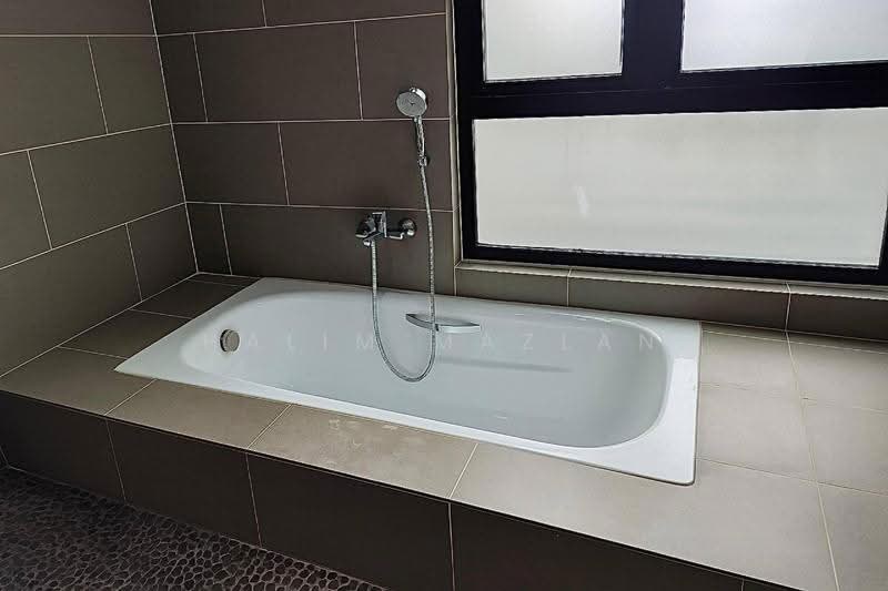 Rumah Teres 3-Tingkat untuk Disewa di 16 Sierra (Puchong) - Halim Mazlan - Bathroom - PropertyGuru.com.my