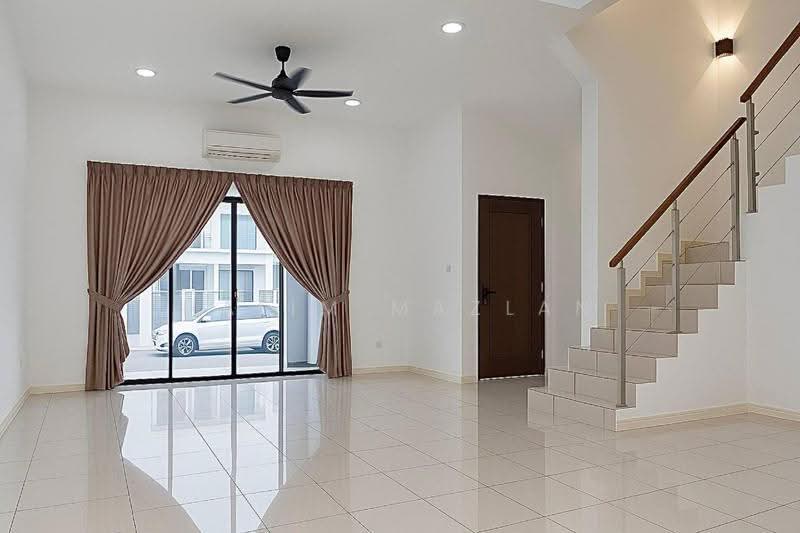 Rumah Teres 3-Tingkat untuk Disewa di 16 Sierra (Puchong) - Halim Mazlan - Living Room - PropertyGuru.com.my