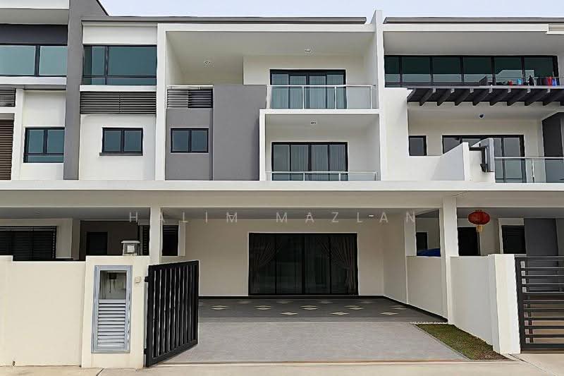 Rumah Teres 3-Tingkat untuk Disewa di 16 Sierra (Puchong) - Halim Mazlan - Exterior - PropertyGuru.com.my