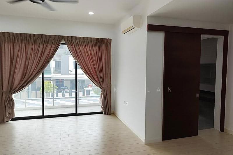 Rumah Teres 3-Tingkat untuk Disewa di 16 Sierra (Puchong) - Halim Mazlan - Balcony - PropertyGuru.com.my