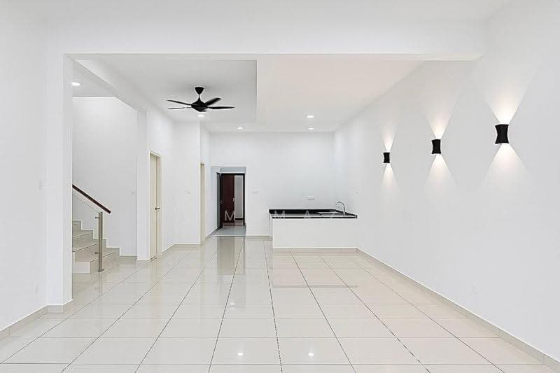 Rumah Teres 3-Tingkat untuk Disewa di 16 Sierra (Puchong) - Halim Mazlan - Living Room - PropertyGuru.com.my