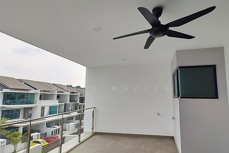 Rumah Teres 3-Tingkat untuk Disewa di 16 Sierra (Puchong) - Halim Mazlan - Balcony - PropertyGuru.com.my