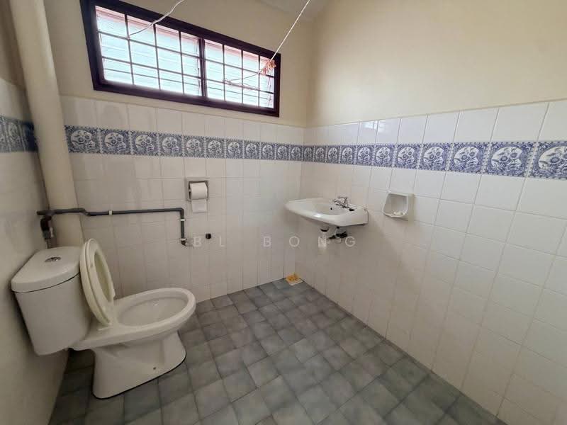 2-storey Terraced House for Sale in Cheng (Melaka) - BL Bong - Bathroom - PropertyGuru.com.my