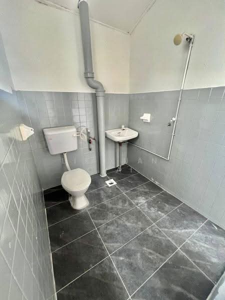 Rumah Teres untuk Dijual di Taman Kota Jaya (Kota Tinggi) - Lik Xuan Chai - Bathroom - PropertyGuru.com.my