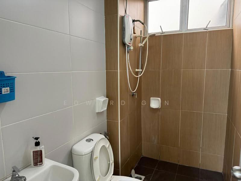 Kediaman Servis untuk Dijual di Larkin Heights - Edward Gan - Bathroom - PropertyGuru.com.my