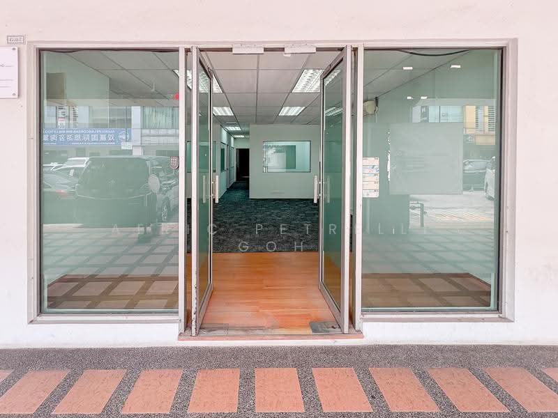 Shop / Office for Rent in Kuchai Lama (Kuala Lumpur) - Aeric Petrelli Goh - Entrance - PropertyGuru.com.my