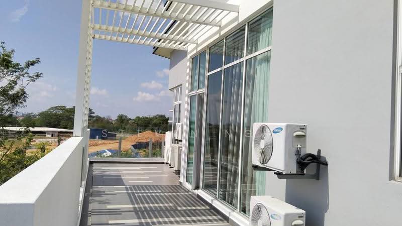 Bungalow House for Rent in Johor Bahru (Johor) - Steven Ngoi - Balcony - PropertyGuru.com.my