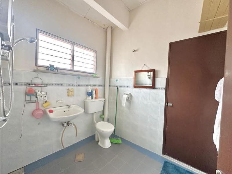 Rumah Teres 2-Tingkat untuk Dijual di Taman Semabok Jaya (Semabok) - Camie Goh - Bathroom - PropertyGuru.com.my