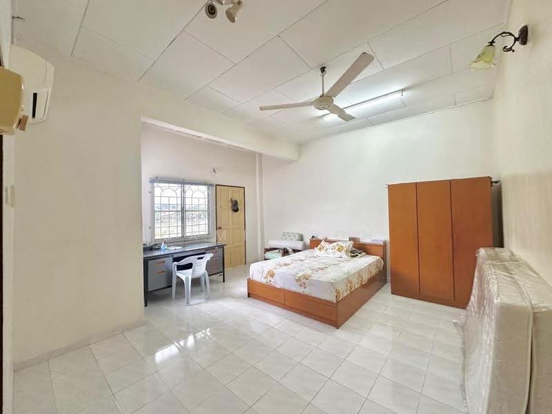 Rumah Teres 2-Tingkat untuk Dijual di Taman Semabok Jaya (Semabok) - Camie Goh - Bedroom - PropertyGuru.com.my