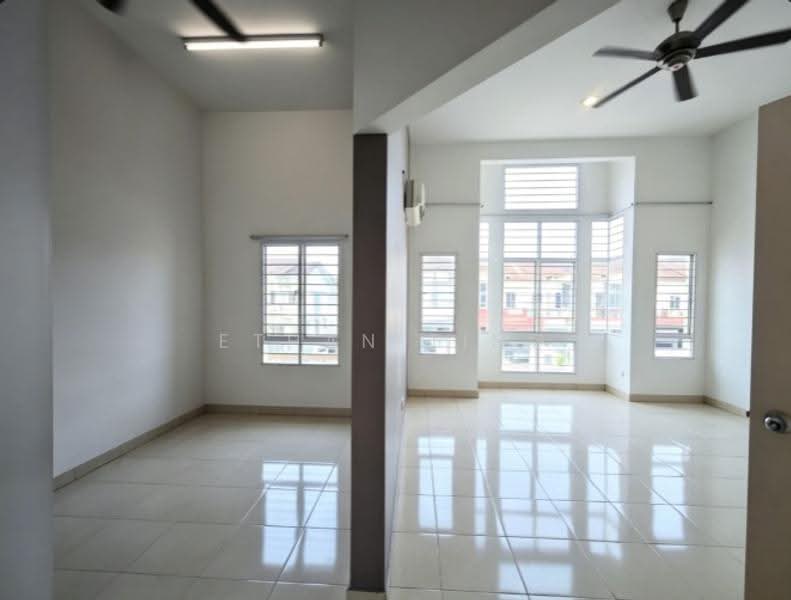 Rumah Teres 2-Tingkat untuk Dijual di Setia Indah 9 (Setia Alam) - Ethan Ting - Living Room - PropertyGuru.com.my