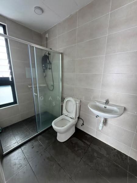 Condominium for Sale at Paraiso Residence @ The Earth - GAN WEY SAND - Bathroom - PropertyGuru.com.my