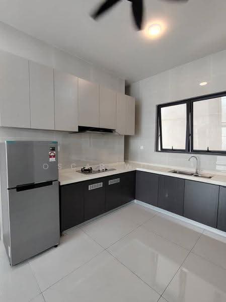Condominium for Rent at Kings Bay @ Country Garden Danga Bay - Oscar Wong - Kitchen - PropertyGuru.com.my
