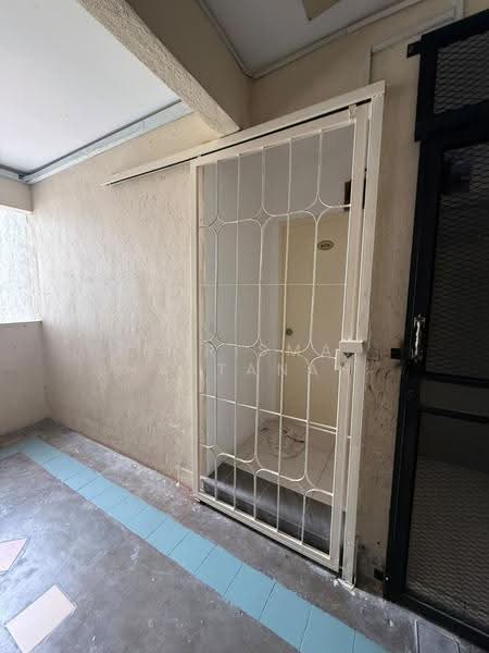 Apartment for Sale at Vista Pinggiran Apartment - Norisma Hartanah - Corridor - PropertyGuru.com.my