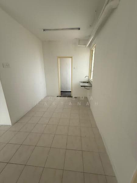 Apartment for Sale at Vista Pinggiran Apartment - Norisma Hartanah - kitchen - PropertyGuru.com.my