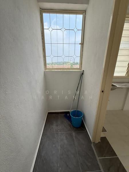 Apartment for Sale at Vista Pinggiran Apartment - Norisma Hartanah - yard - PropertyGuru.com.my