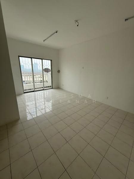Apartment for Sale at Vista Pinggiran Apartment - Norisma Hartanah - living area - PropertyGuru.com.my