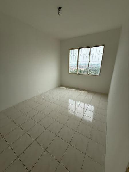 Apartment for Sale at Vista Pinggiran Apartment - Norisma Hartanah - bedroom - PropertyGuru.com.my