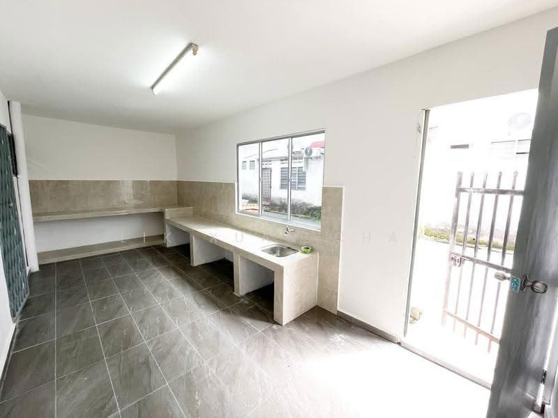 Rumah Teres 1-Tingkat untuk Dijual di Taman Hajjat (Batu Pahat) - Lik Xuan Chai - Kitchen - PropertyGuru.com.my